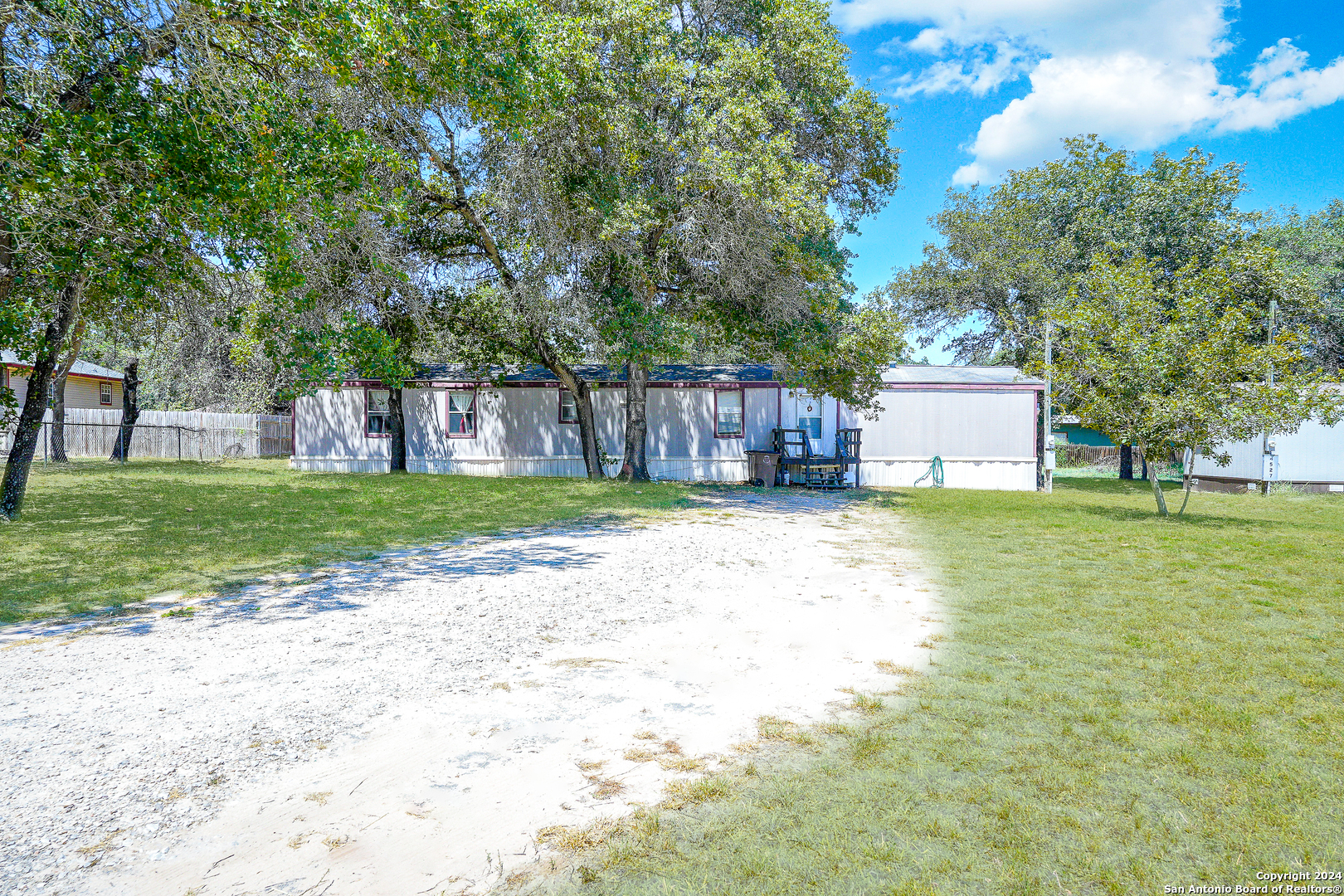 View Elmendorf, TX 78112 mobile home