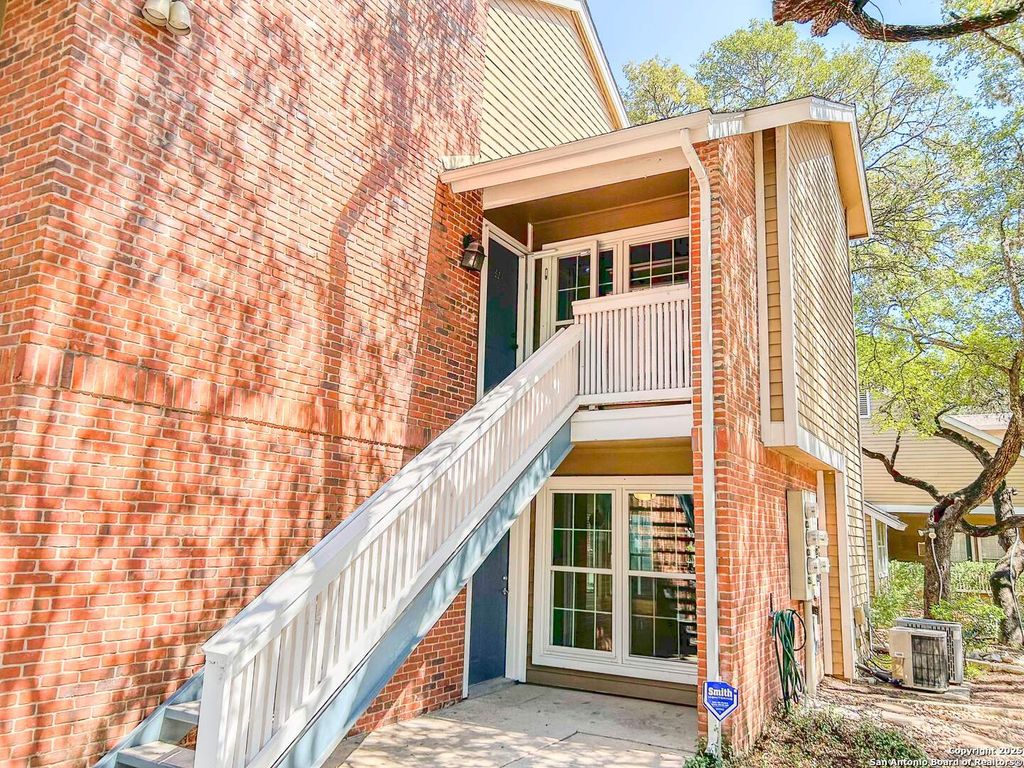 Photo of 13130 Blanco APT 904 #APT 904, San Antonio, TX 78216 (MLS # 1939053)