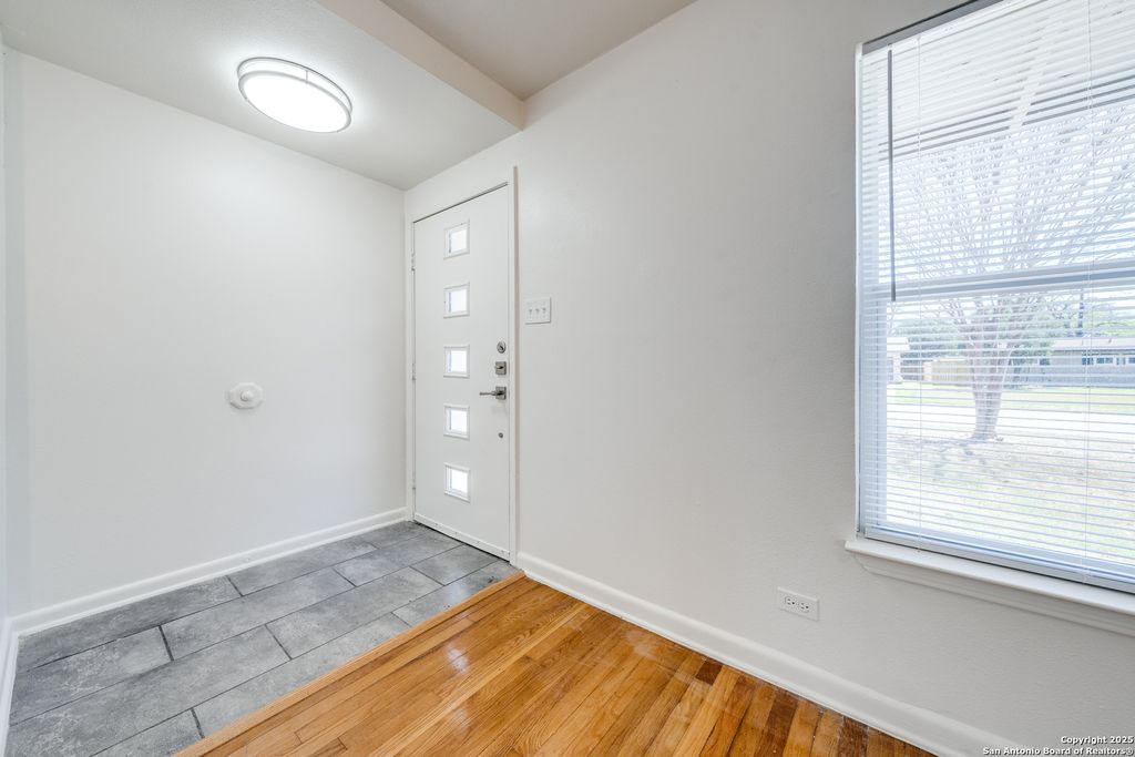 Photo of 415 robinhood, San Antonio, TX 78209 (MLS # 1958961)