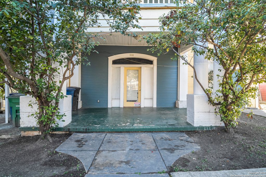 Photo of 1110 W ASHBY PL, San Antonio, TX 78201 (MLS # 1932803)