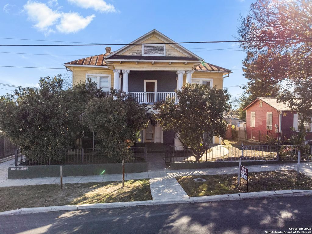 Photo of 1110 W ASHBY PL, San Antonio, TX 78201 (MLS # 1932803)