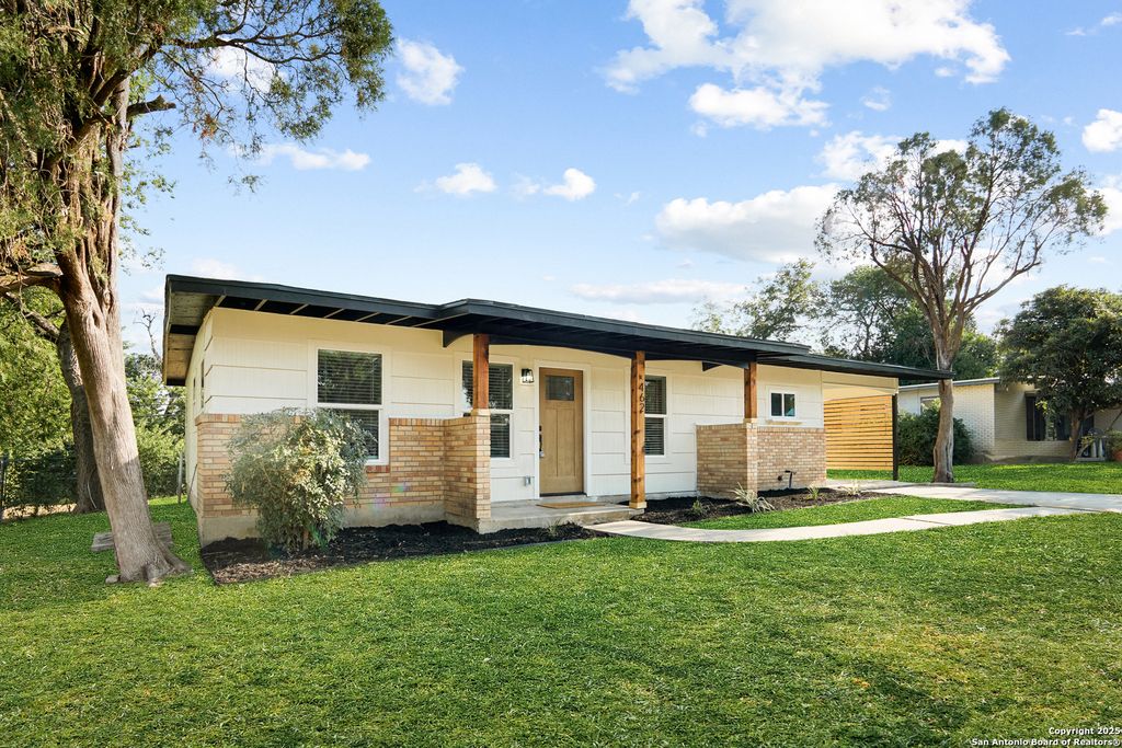 Photo of 462 springwood, San Antonio, TX 78216 (MLS # 1928389)