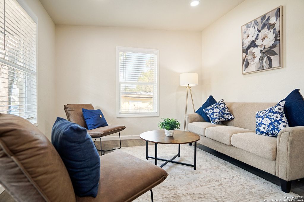 Photo of 462 springwood, San Antonio, TX 78216 (MLS # 1928389)