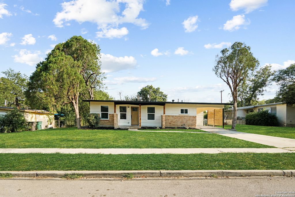 Photo of 462 springwood, San Antonio, TX 78216 (MLS # 1928389)