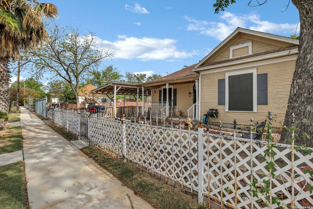 Photo of 1518 W Travis, San Antonio, TX 78207 (MLS # 2016989)