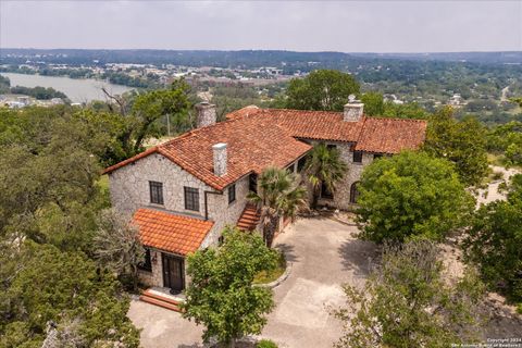 100 STEEPSIDE LN Kerrville TX 78028
