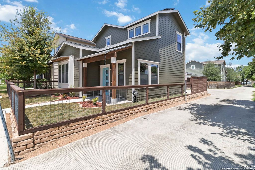 Photo of 631 BURLESON, San Antonio, TX 78202 (MLS # 1940918)