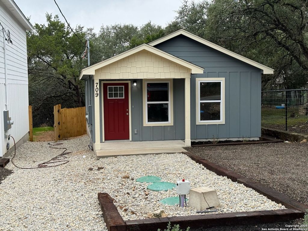 Photo of 709 Burr Oak, Canyon Lake, TX 78133 (MLS # 1889219)