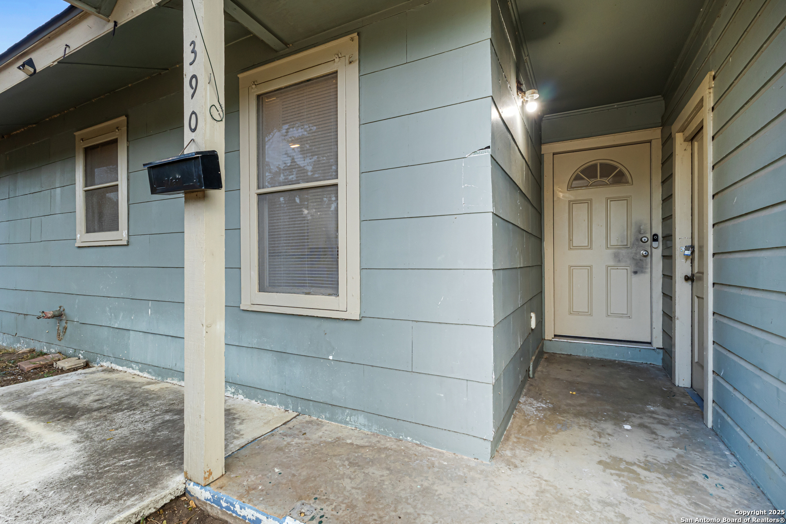 390 Harcourt