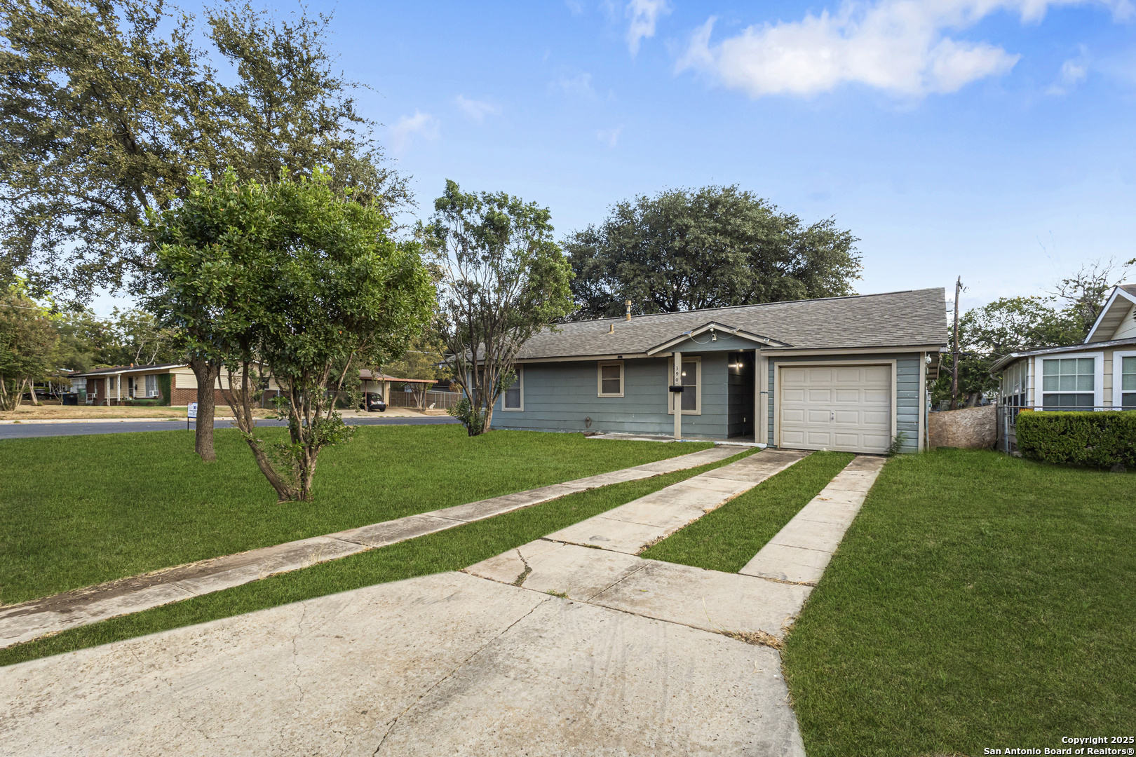 390 Harcourt