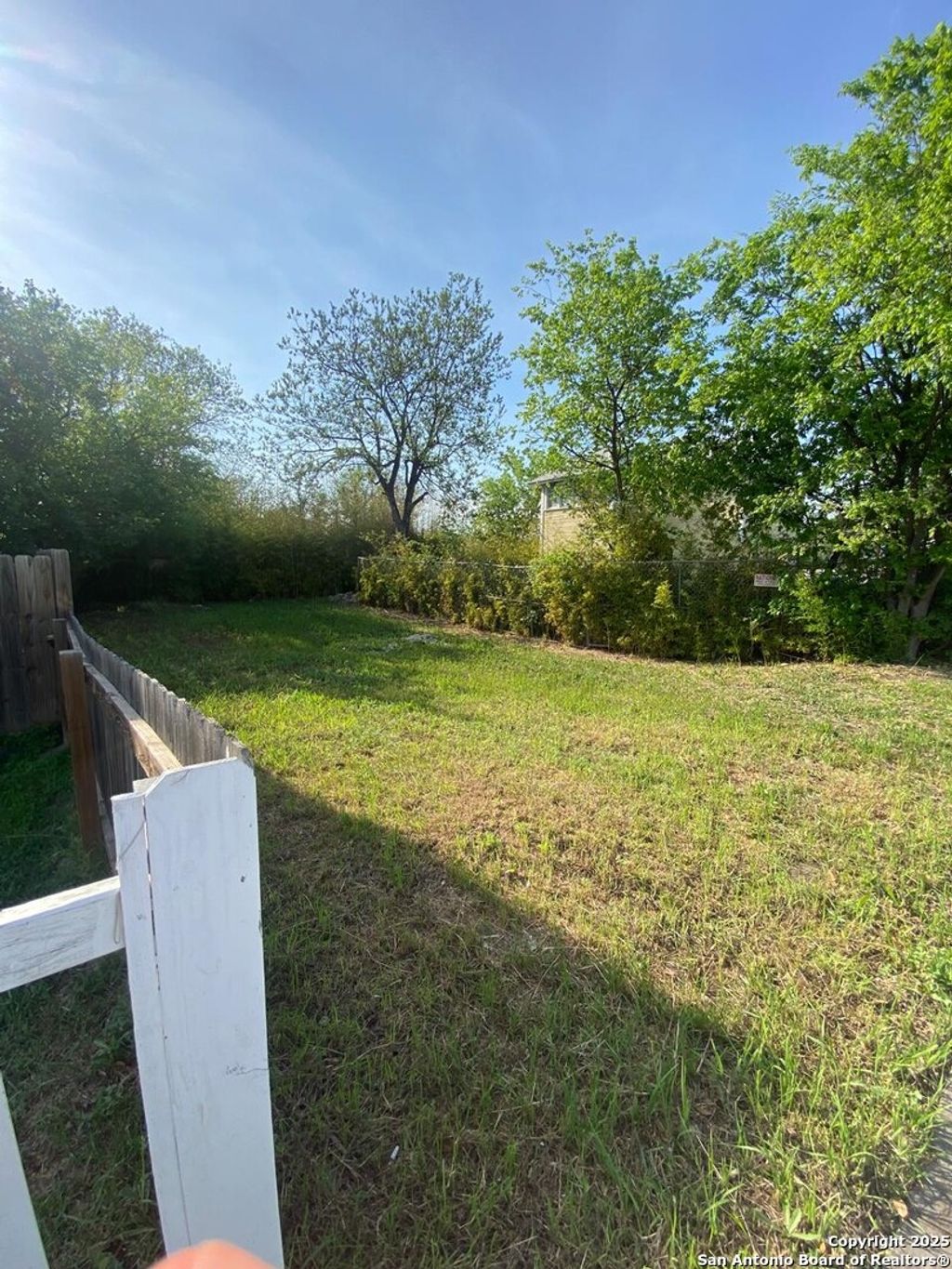 Photo of 423 N Hackberry St, San Antonio, TX 78202 (MLS # 1868701)