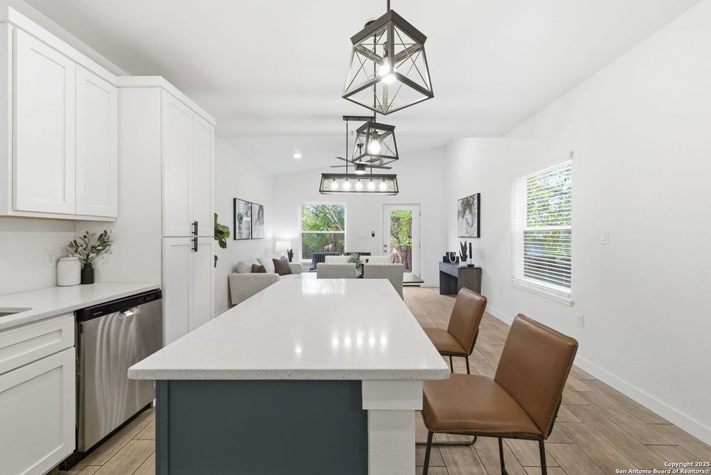 Photo of 214 Cooper St, San Antonio, TX 78210 (MLS # 1929325)