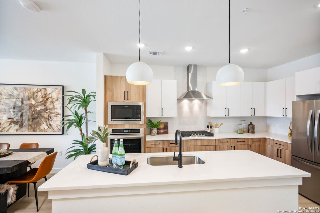 Photo of 719 E Locust St 2106 #2106, San Antonio, TX 78212 (MLS # 1864846)