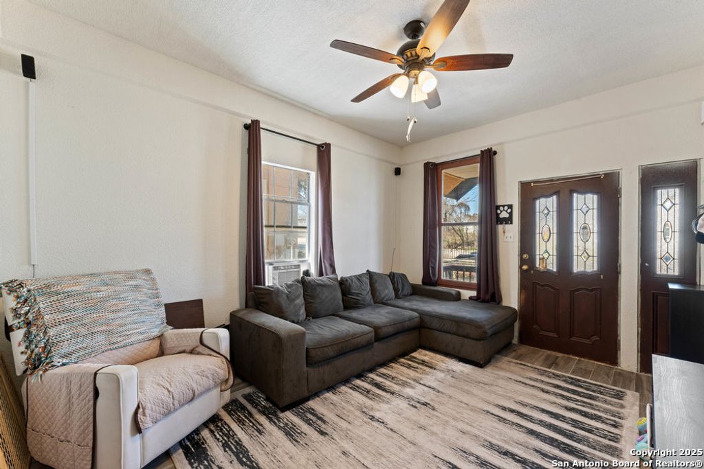 Photo of 1410 KAYTON AVE, San Antonio, TX 78210 (MLS # 1931774)