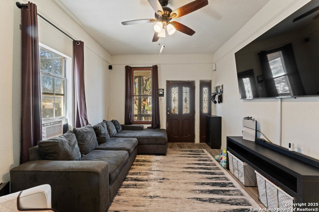 Photo of 1410 KAYTON AVE, San Antonio, TX 78210 (MLS # 1931774)