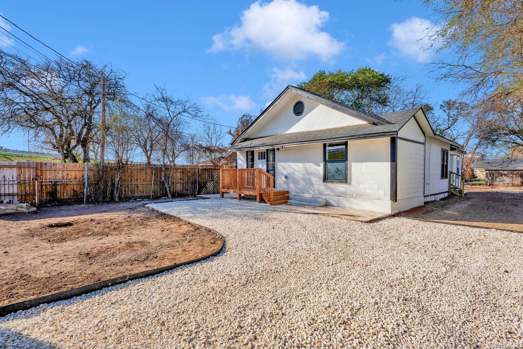 Photo of 439 W Lubbock, San Antonio, TX 78204 (MLS # 1944139)