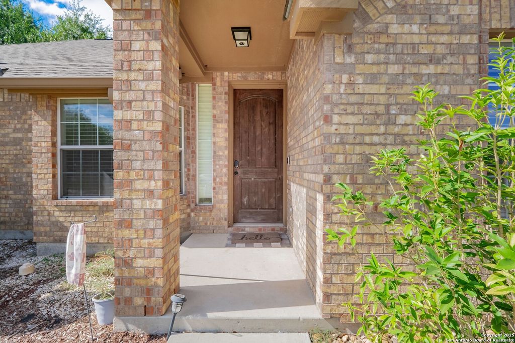 Photo of 206 Club View West, Seguin, TX 78155 (MLS # 1915868)