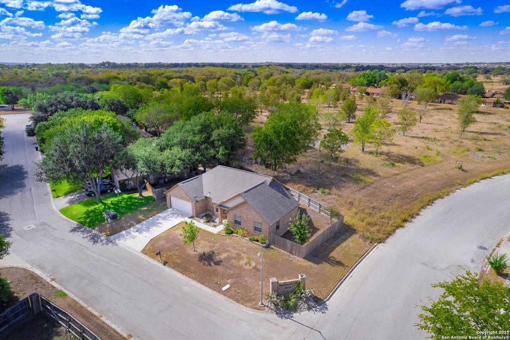 Photo of 206 Club View West, Seguin, TX 78155 (MLS # 1915868)