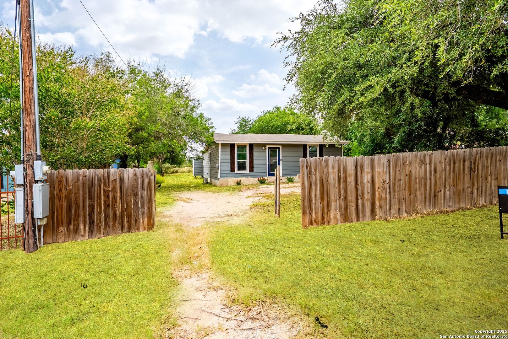 2438 Royal Oaks