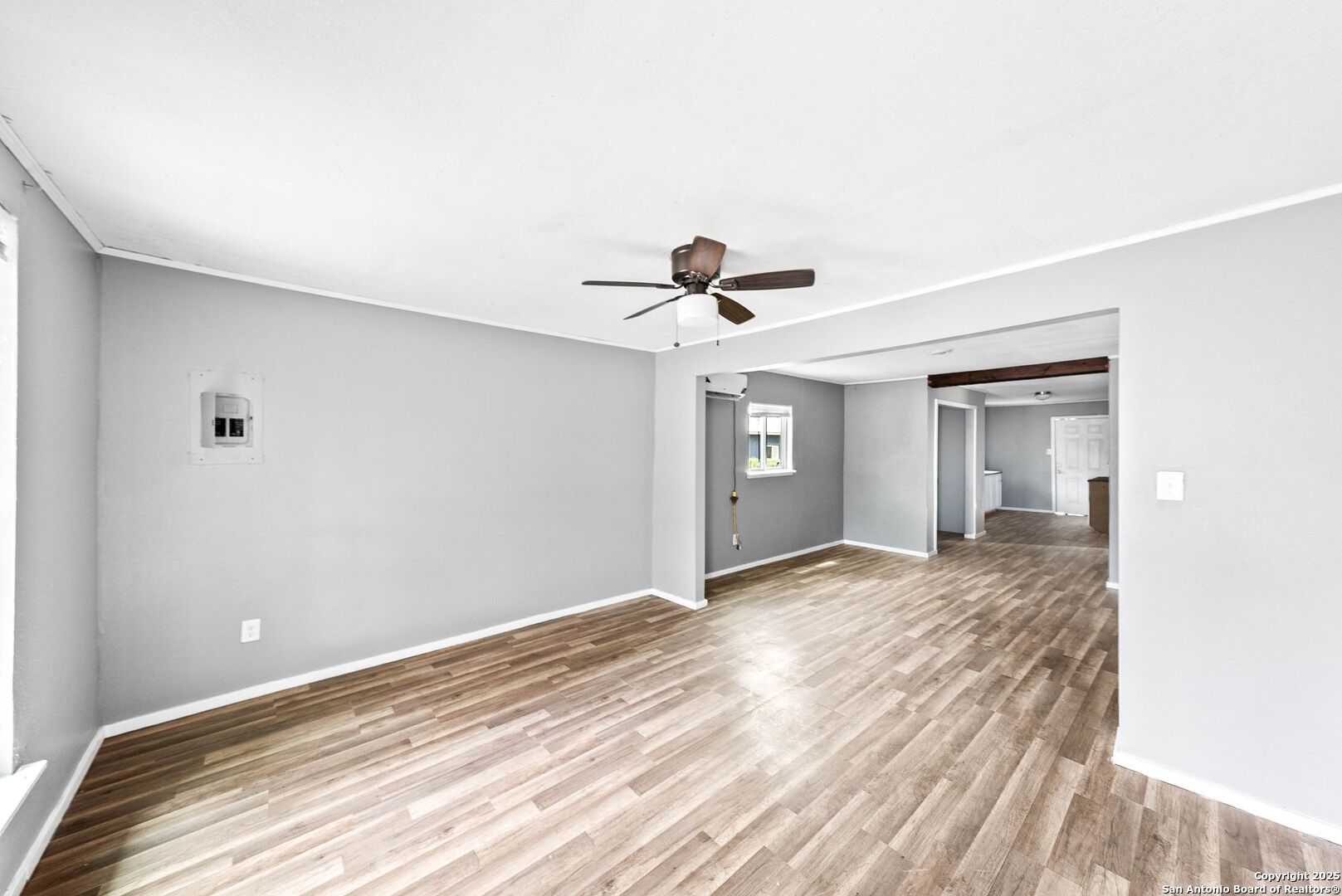 2438 Royal Oaks