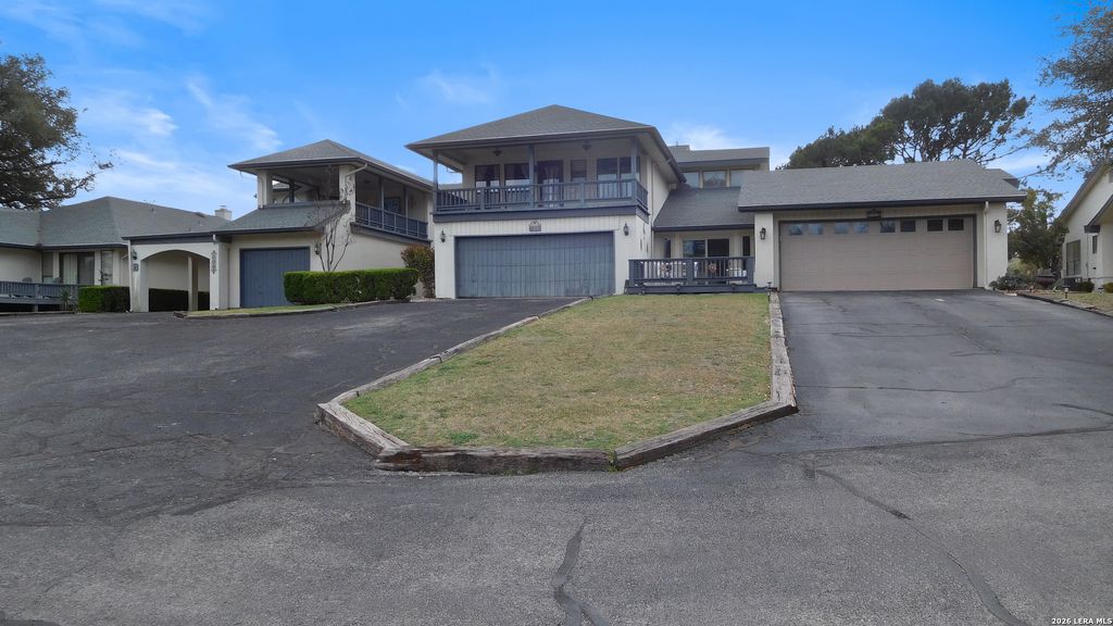 Photo of 611 Cliffdwellers Path, Boerne, TX 78006 (MLS # 1958185)