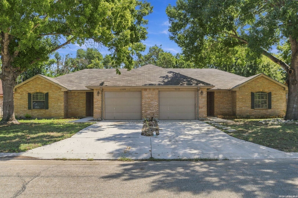 Photo of 1318 SUMMERWOOD DR, New Braunfels, TX 78130 (MLS # 2022922)