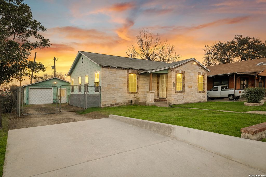 Photo of 1318 San Francisco, San Antonio, TX 78201 (MLS # 1943910)