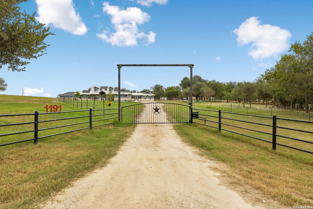 Photo of 1191 HARTFIELD RD, Seguin, TX 78155 (MLS # 2019088)