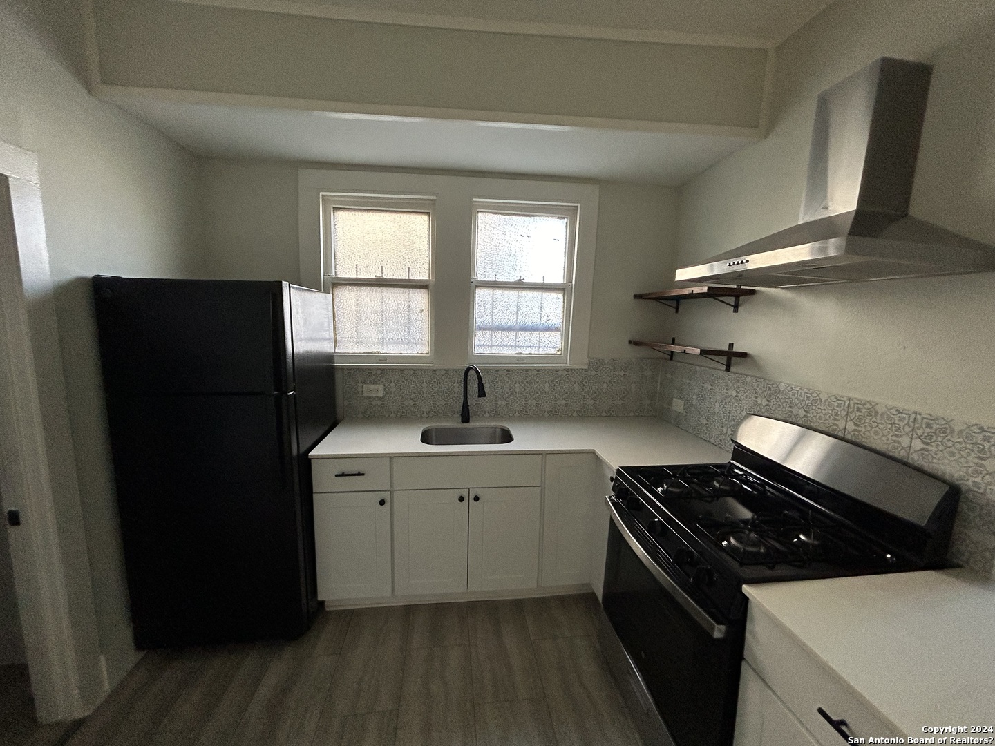 407 E LOCUST ST 3