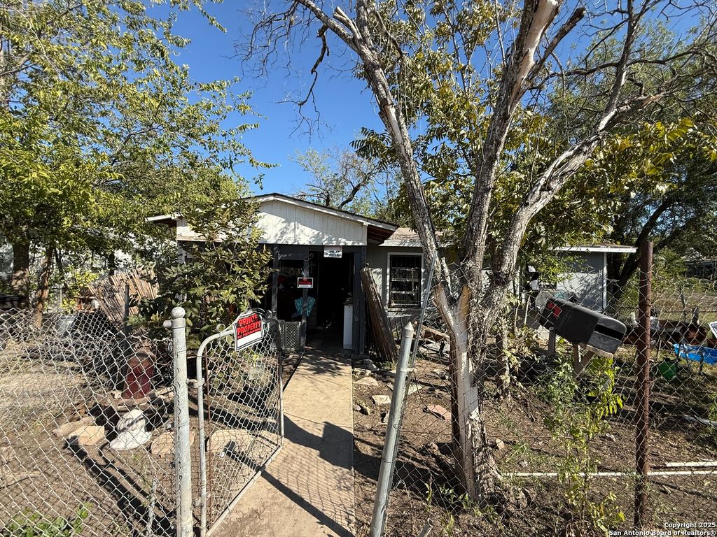 Photo of 818 Frank, San Antonio, TX 78208 (MLS # 1924388)