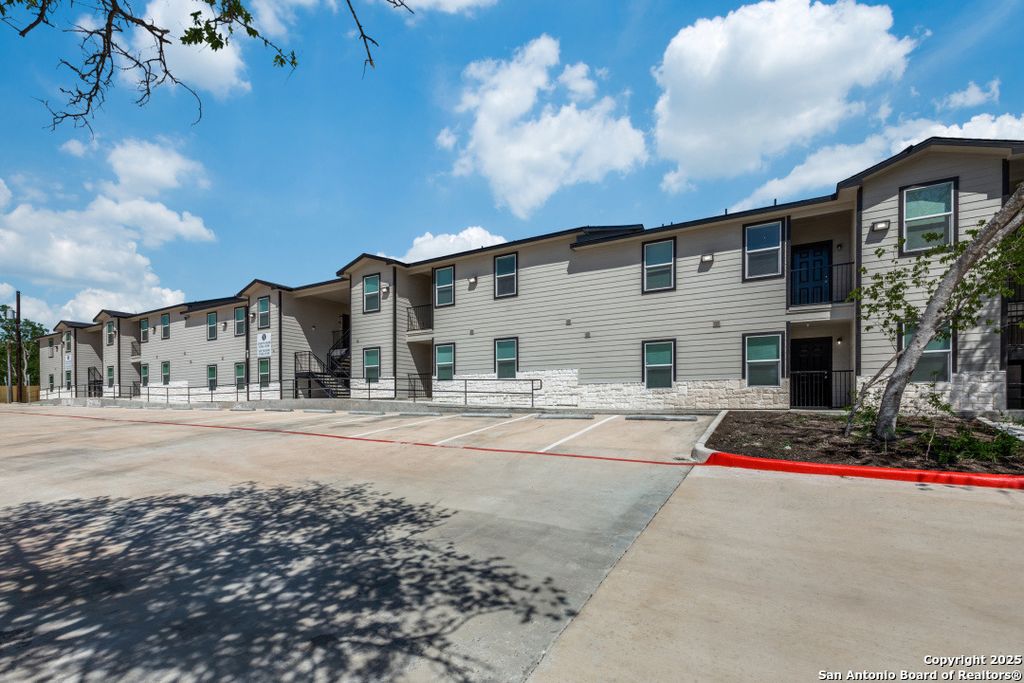 Photo of 5415 Ingram Rd 1201 #1201, San Antonio, TX 78228 (MLS # 1863891)