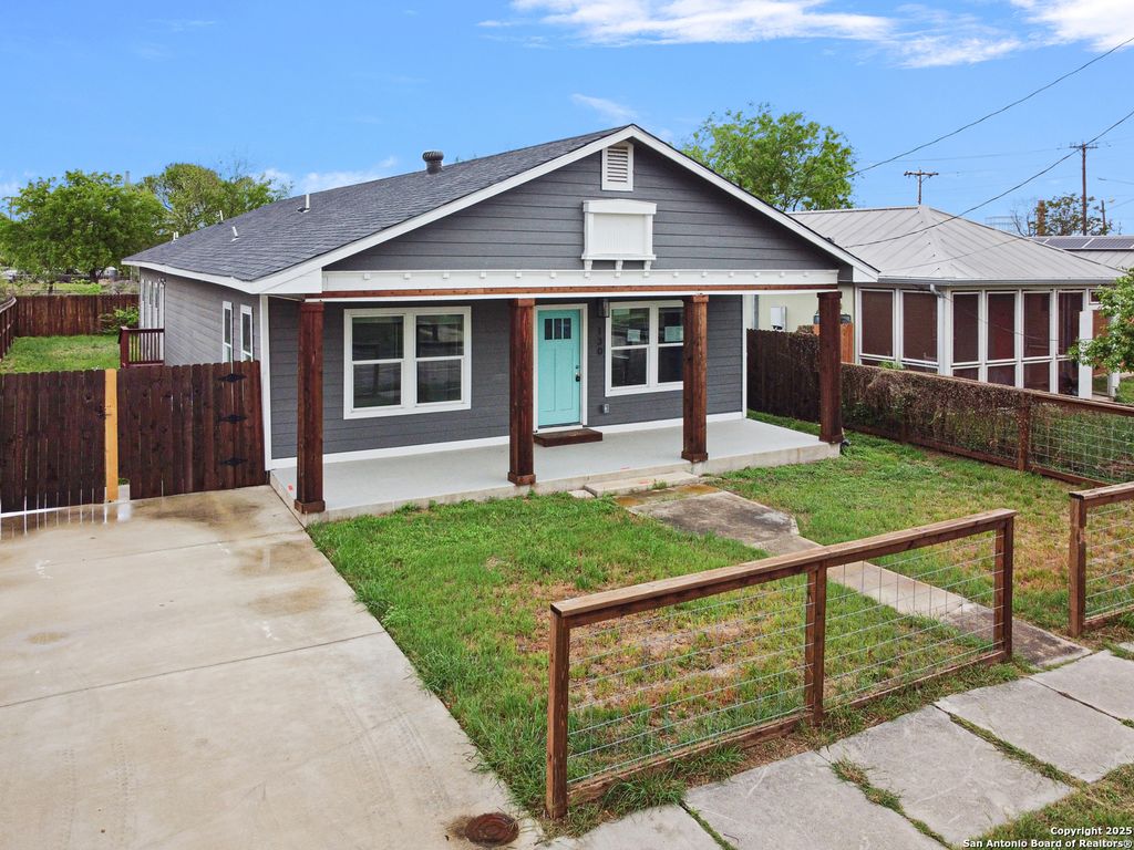 Photo of 130 Vitra Pl, San Antonio, TX 78210 (MLS # 1923141)