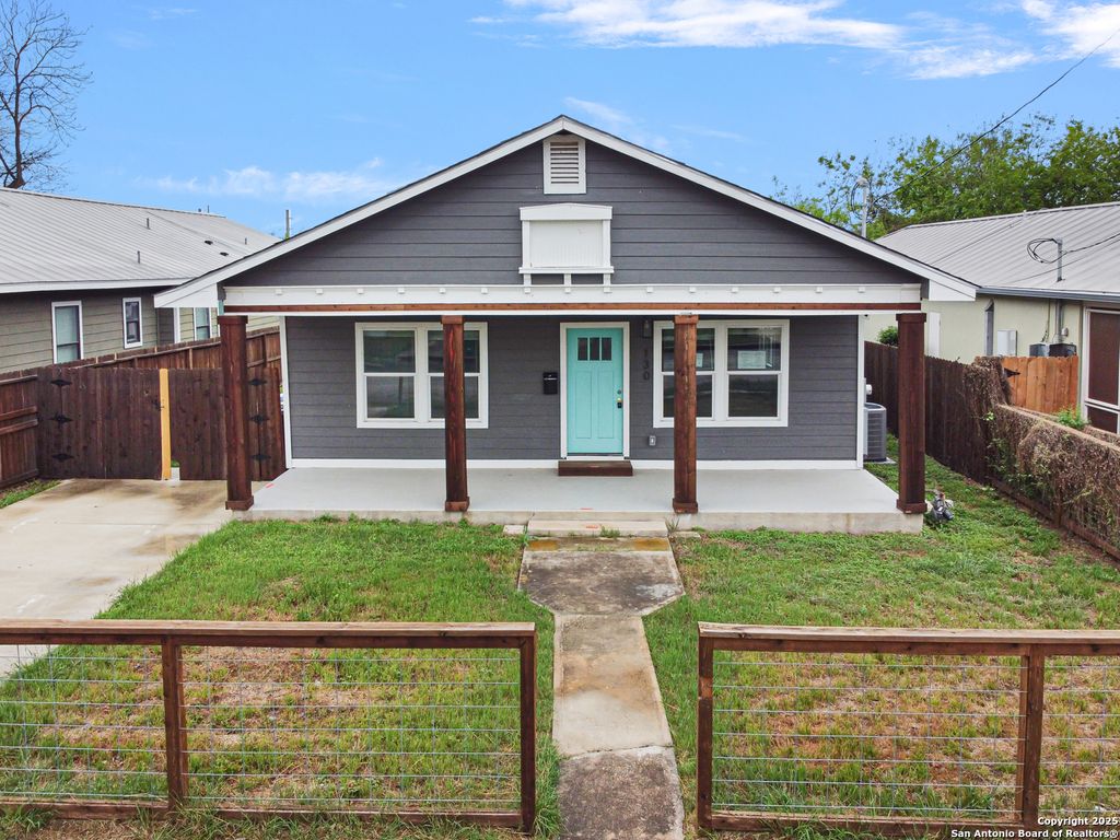 Photo of 130 Vitra Pl, San Antonio, TX 78210 (MLS # 1923141)