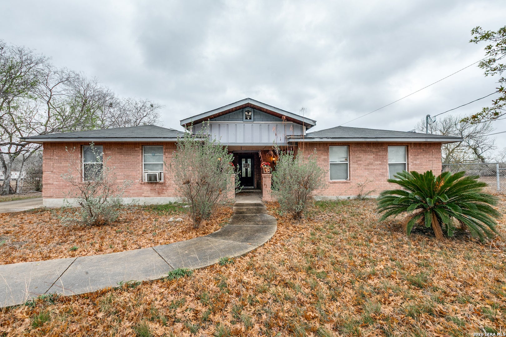 Photo 1 of 9 — 1551 W Villaret, San Antonio, TX 78224