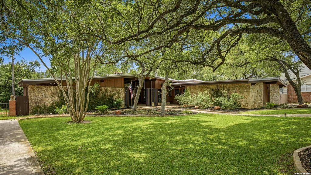 Photo of 42 RIDGE DR, New Braunfels, TX 78130 (MLS # 1970762)