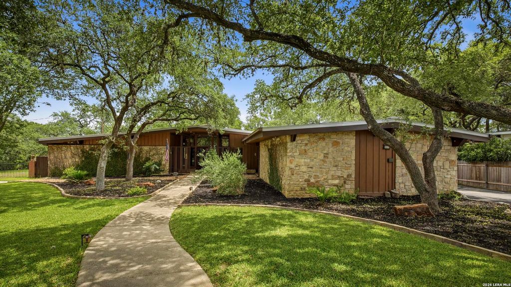 Photo of 42 RIDGE DR, New Braunfels, TX 78130 (MLS # 1970762)