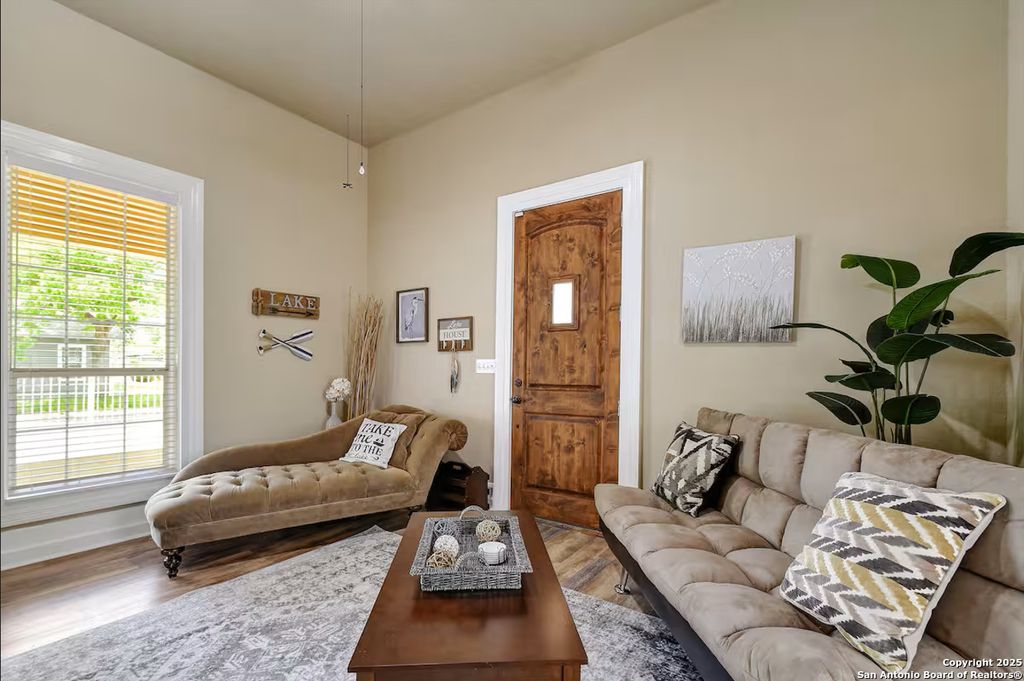 Photo of 1246 Waverly, San Antonio, TX 78201 (MLS # 1917590)