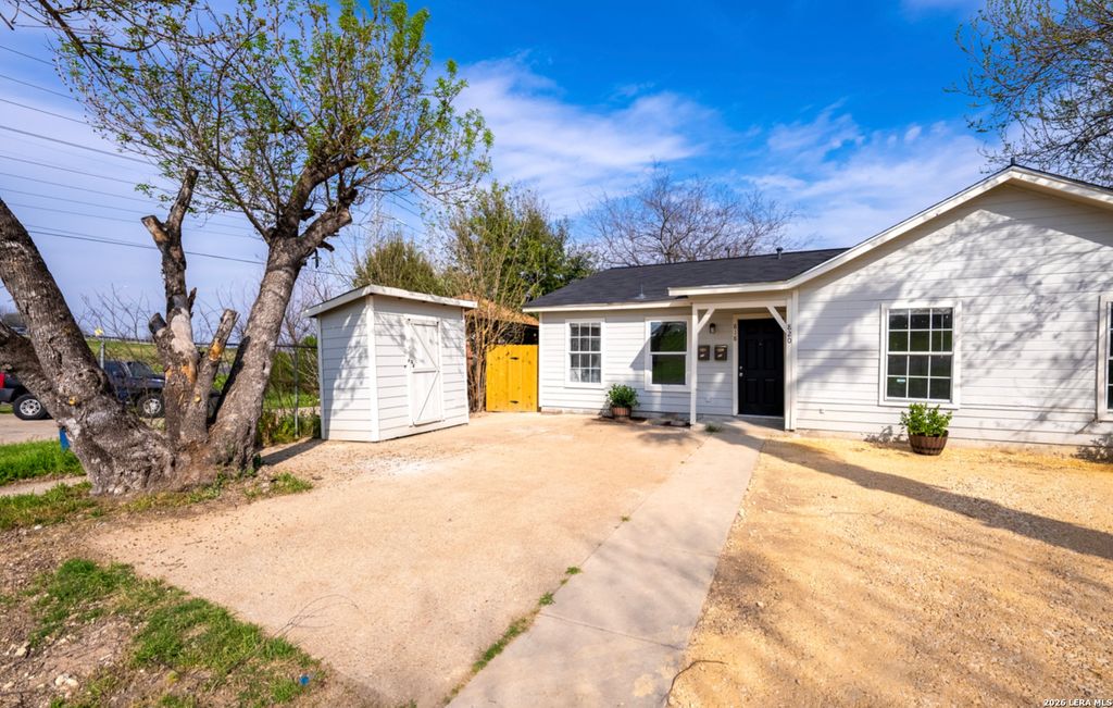 Photo of 818 Hampton, San Antonio, TX 78220 (MLS # 1950130)