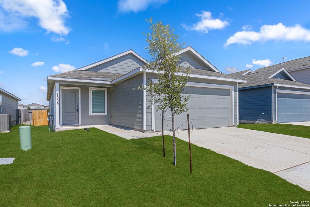Photo of 1003 Landon Ridge, San Antonio, TX 78253 (MLS # 1898088)