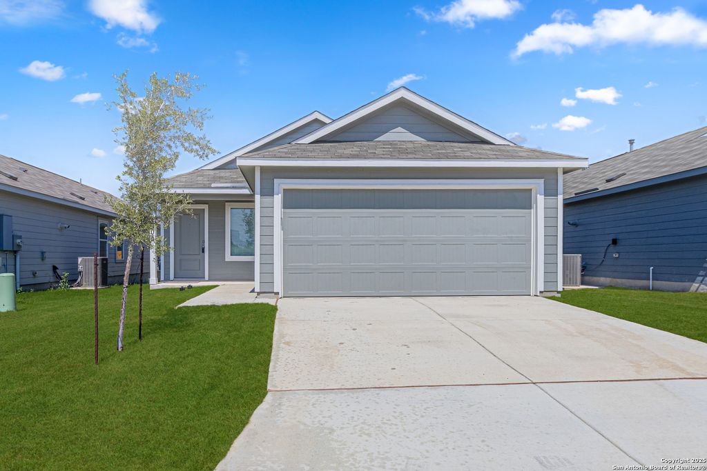 Photo of 1003 Landon Ridge, San Antonio, TX 78253 (MLS # 1898088)