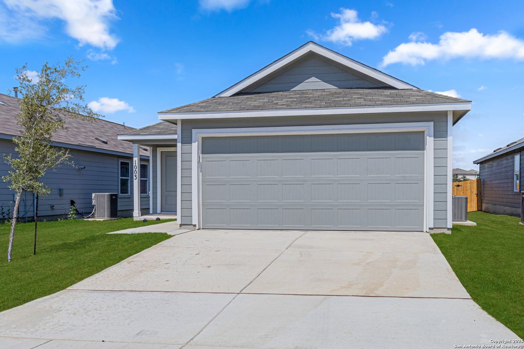 Photo of 1003 Landon Ridge, San Antonio, TX 78253 (MLS # 1898088)
