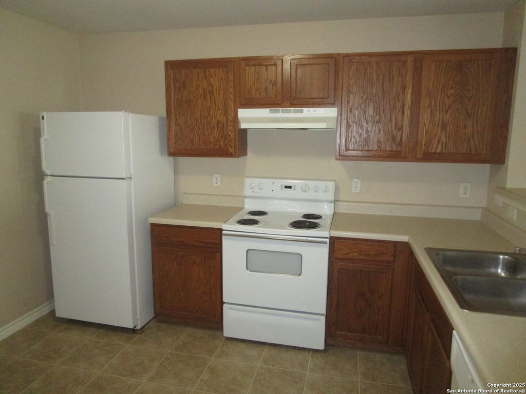 Photo of 16 BRATTON DR, San Antonio, TX 78245 (MLS # 1881395)