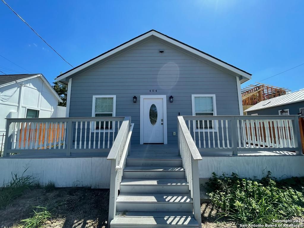 Photo of 404 S Olive, San Antonio, TX 78203 (MLS # 1932402)