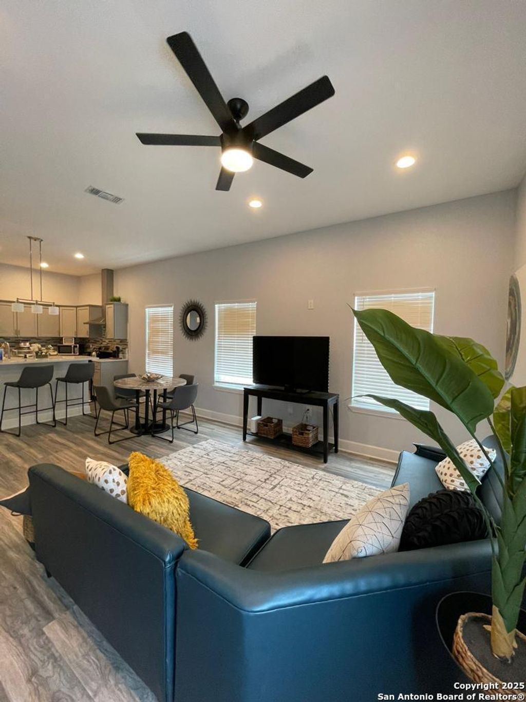 Photo of 404 S Olive, San Antonio, TX 78203 (MLS # 1932402)