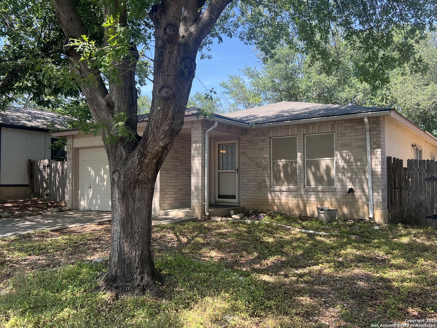 15558 Knollmeadow