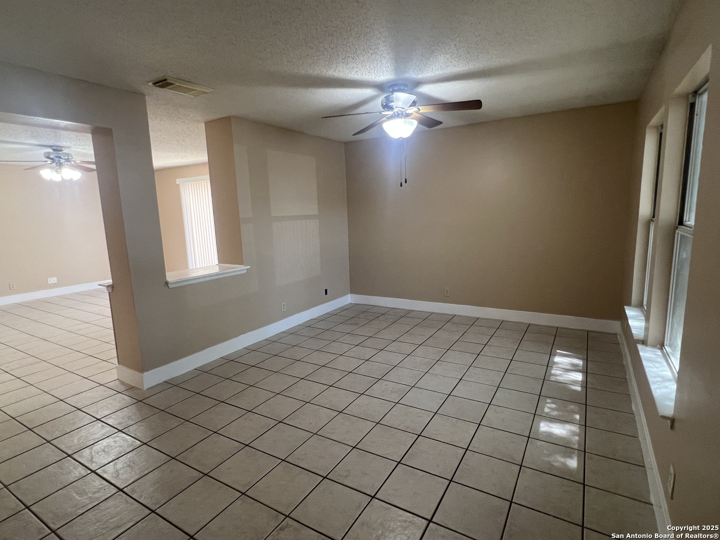 15558 Knollmeadow