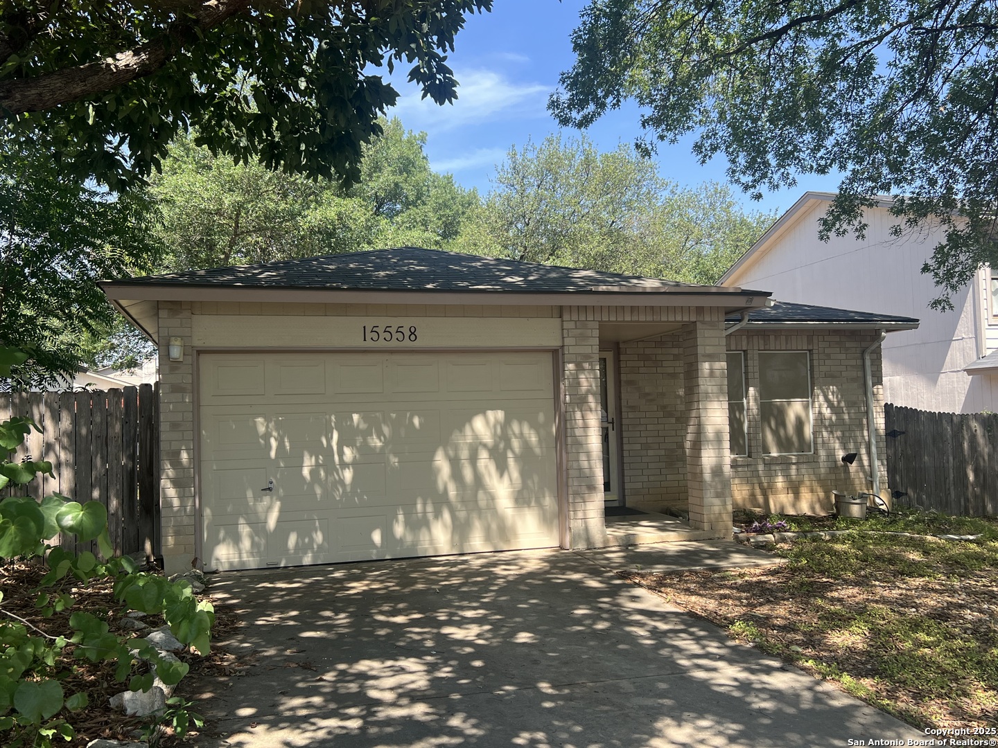 15558 Knollmeadow