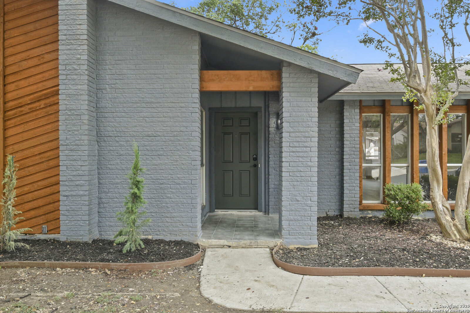 13334 Los Indios St.