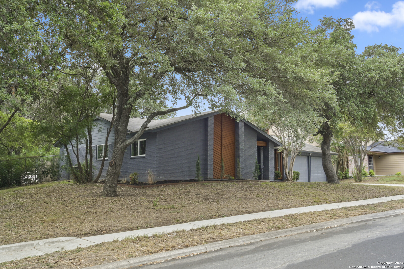 13334 Los Indios St.