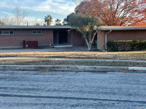 Photo of 126 Clubhill, San Antonio, TX 78228 (MLS # 1957400)